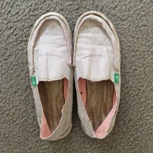 Size 7 Sanuks - NEW